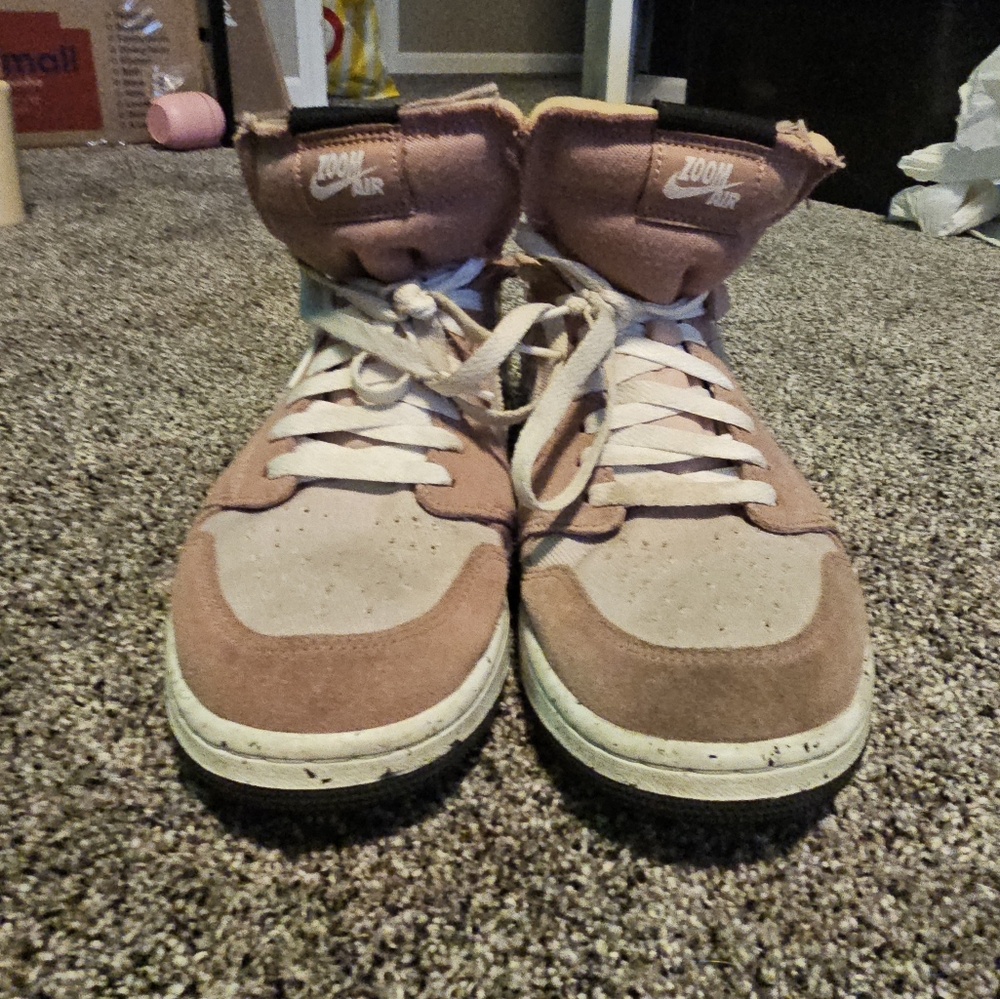 Nike - Picture 5 of 8